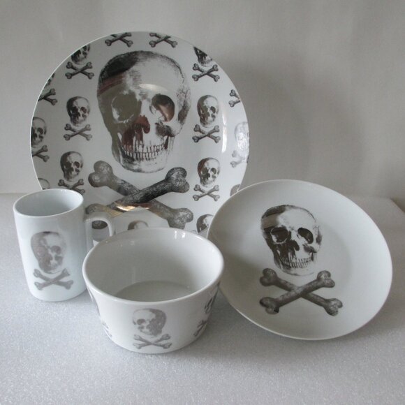 Z GALLERIE "SKULL & BONES" DINNERWARE SET❤️ - Picture 15 of 16